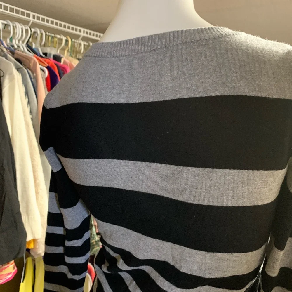 Red top - Picture 3 of 4